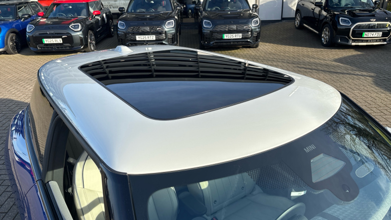 MINI Cooper 160kW SE Exclusive 54kWh 3dr Auto Electric Hatchback